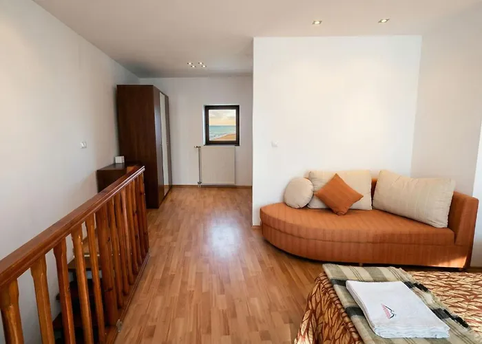 Apartman South Facing Bright Mountain View Penthouse - 2 Balconies, 300mbps Wifi, Washer Banszko