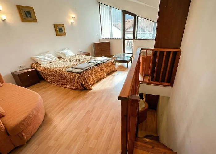 South Facing Bright Mountain View Penthouse - 2 Balconies, 300mbps Wifi, Washer