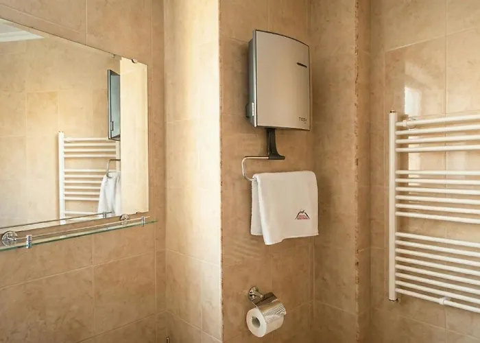 South Facing Bright Mountain View Penthouse - 2 Balconies, 300mbps Wifi, Washer Banszko