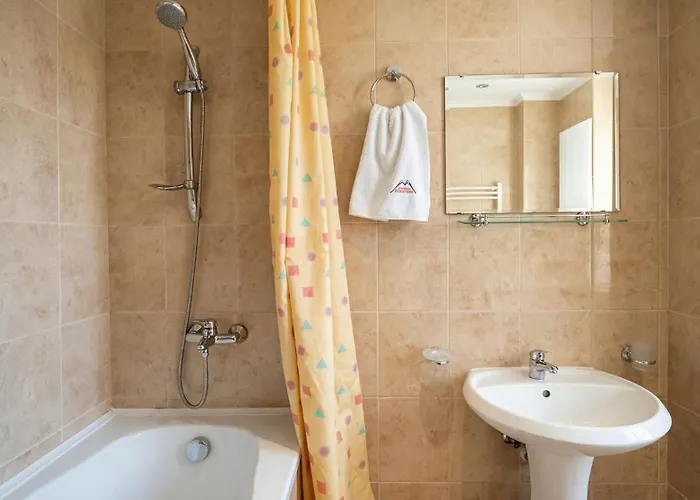 South Facing Bright Mountain View Penthouse - 2 Balconies, 300mbps Wifi, Washer Apartman